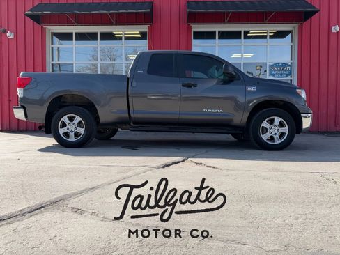 Used 2011 Toyota Tundra SR5 w/ SR5 Pkg image 1