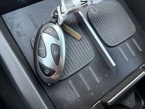 Used 2025 Hyundai Santa Fe SE image 12