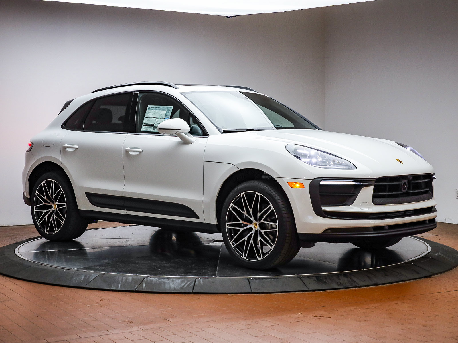 Certified 2026 Porsche Macan AWD/4WD image 15