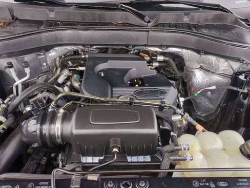 Used 2020 Ford Explorer XLT image 32