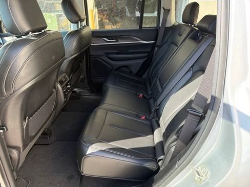 Used 2023 Jeep Grand Cherokee Limited AWD/4WD image 16