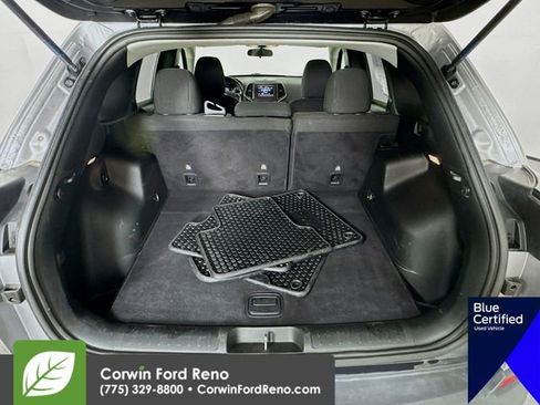 Used 2019 Jeep Cherokee Latitude w/ Cold Weather Group image 29