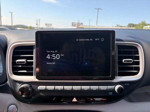 Used 2025 Hyundai Venue Limited FWD image 29