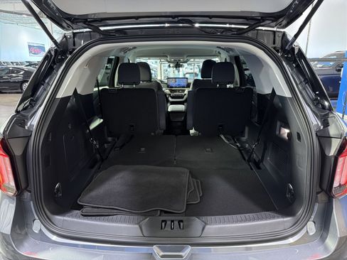 Used 2026 Ford Explorer Active AWD/4WD image 33