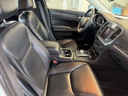 Used 2020 Chrysler 300 Touring L w/ Quick Order Package 2EF image 17