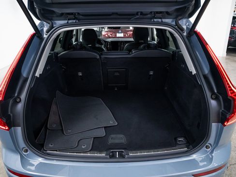 Used 2023 Volvo XC60 B5 Plus image 8