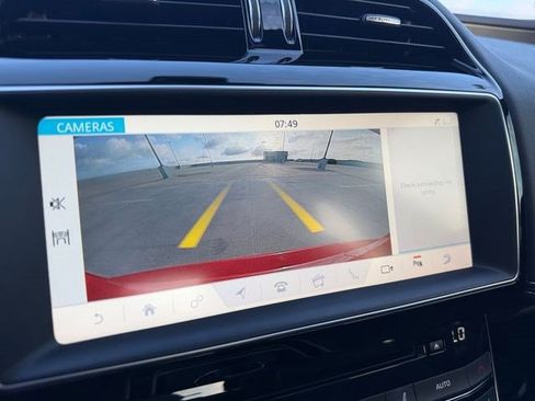 Used 2018 Jaguar XE S RWD image 21
