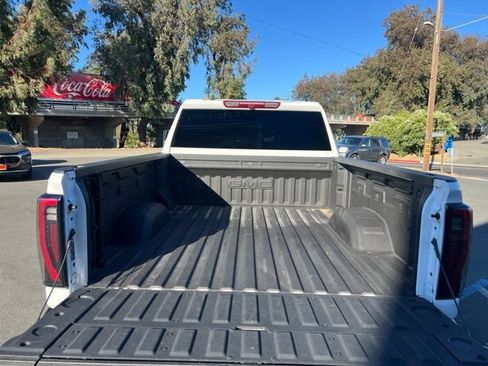 Used 2025 GMC Sierra 2500 AT4 AWD/4WD image 12
