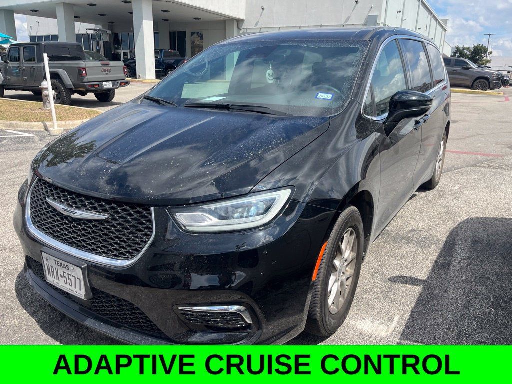 Used 2025 Chrysler Pacifica Select FWD image 3