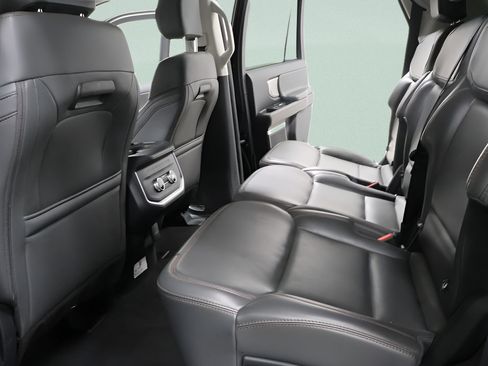Used 2025 Ford Expedition Active AWD/4WD image 28