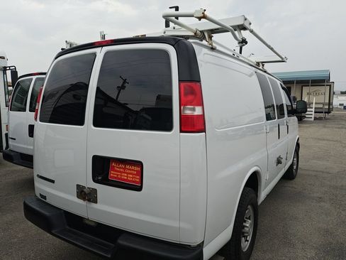 Used 2018 Chevrolet Express 2500 w/ Driver Convenience Package RWD image 4