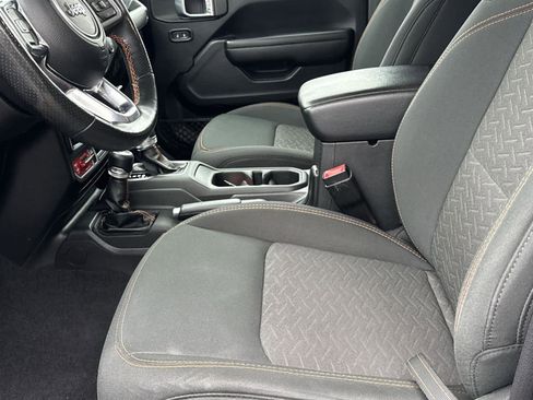 Used 2021 Jeep Gladiator Mojave AWD/4WD image 13