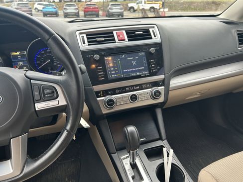 Used 2017 Subaru Outback 2.5i Premium image 14