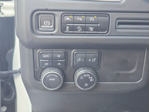 Used 2023 Chevrolet Tahoe Z71 w/ Luxury Package image 19