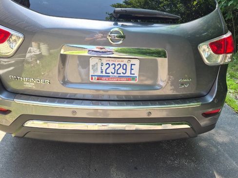 Used 2016 Nissan Pathfinder SV AWD/4WD image 5