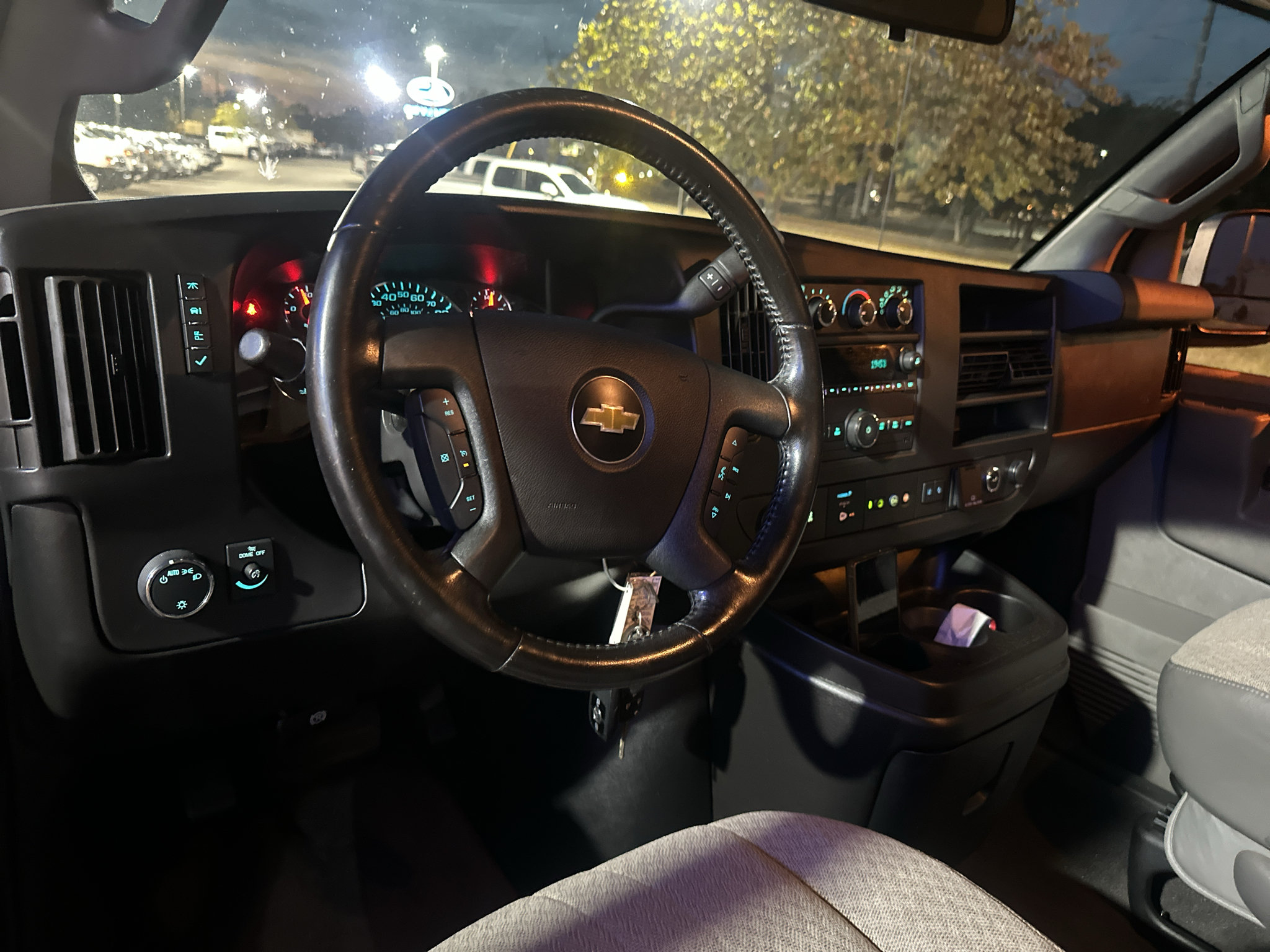 Used 2020 Chevrolet Express 3500 LT w/ LT Preferred Equipment Group RWD image 18