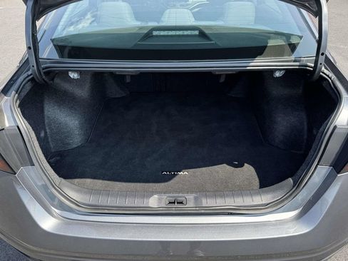 Used 2024 Nissan Altima 2.5 SV FWD image 16