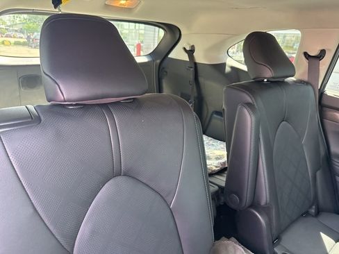 Used 2025 Toyota Highlander Platinum AWD/4WD image 19