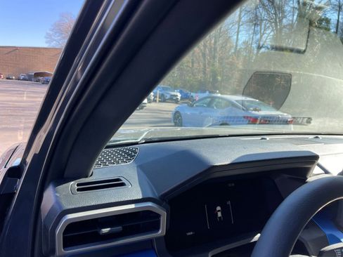 Used 2025 Toyota Tacoma TRD Off-Road image 32