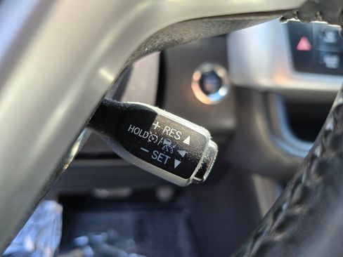 Used 2017 Toyota Highlander SE AWD/4WD image 8