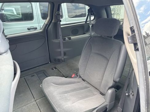 Used 2005 Chrysler Town & Country LX w/ Popular Equipment Group II FWD image 14