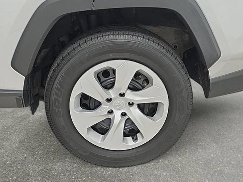 Certified 2025 Toyota RAV4 LE AWD/4WD image 29