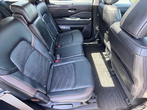 Used 2024 Nissan Pathfinder Platinum w/ Cargo Package AWD/4WD image 28