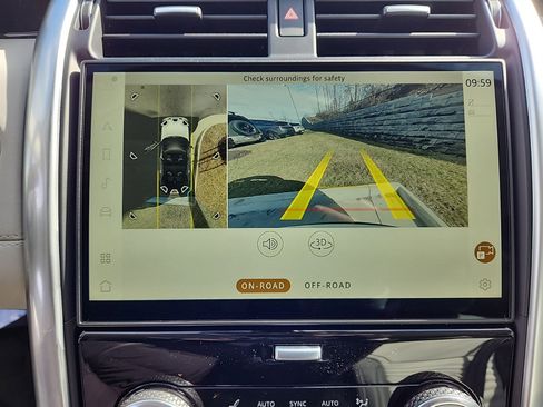 Certified 2025 Land Rover Discovery S image 22