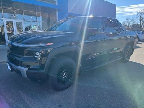 Used 2025 Chevrolet Silverado EV LT AWD/4WD image 2