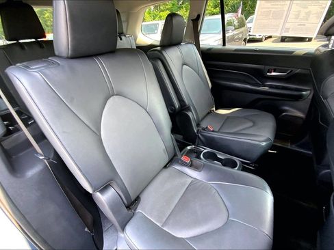 Used 2024 Toyota Grand Highlander AWD image 19