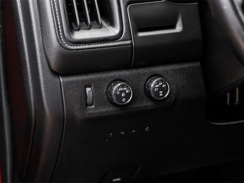 Used 2016 GMC Canyon SLT image 25