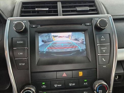 Used 2015 Toyota Camry SE FWD image 13