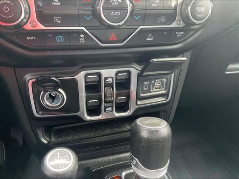 Used 2023 Jeep Wrangler Unlimited image 25