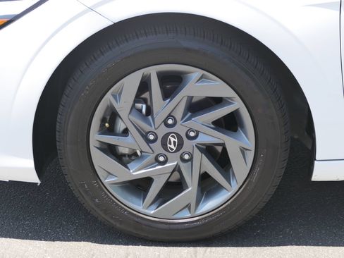 Certified 2024 Hyundai Elantra SEL FWD image 10