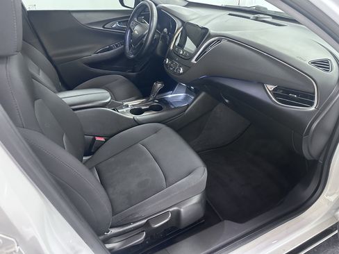 Used 2016 Chevrolet Malibu LT image 33