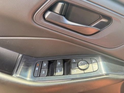 Used 2024 Nissan Rogue S FWD image 8