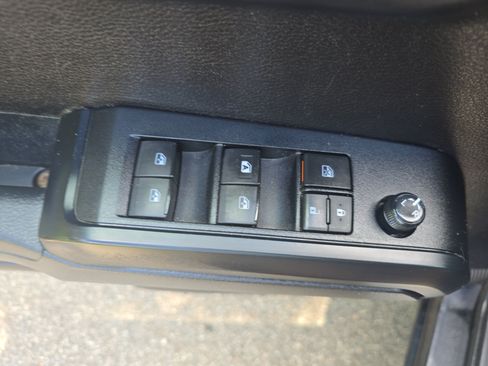 Used 2021 Toyota Tacoma SR AWD/4WD image 29