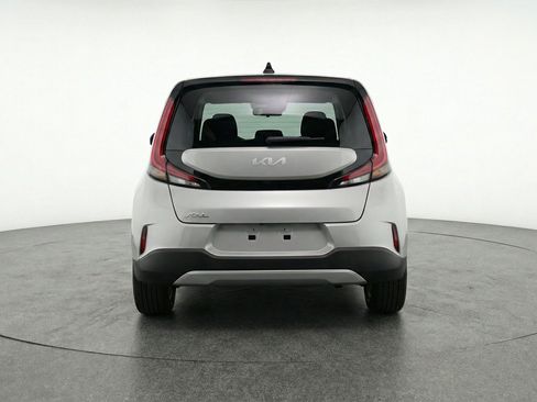 Used 2025 Kia Soul LX w/ LX Technology Package FWD image 6