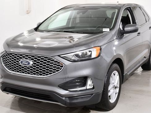 Used 2024 Ford Edge SEL w/ Convenience Package image 2