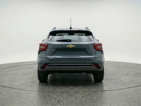 Used 2025 Chevrolet Trax LT image 7