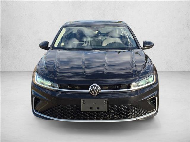 Used 2025 Volkswagen Jetta SE FWD image 2