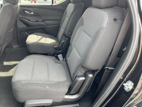 Used 2023 Chevrolet Traverse LT FWD image 16