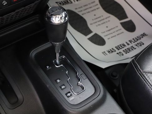 Used 2017 Jeep Wrangler Unlimited Rubicon image 23