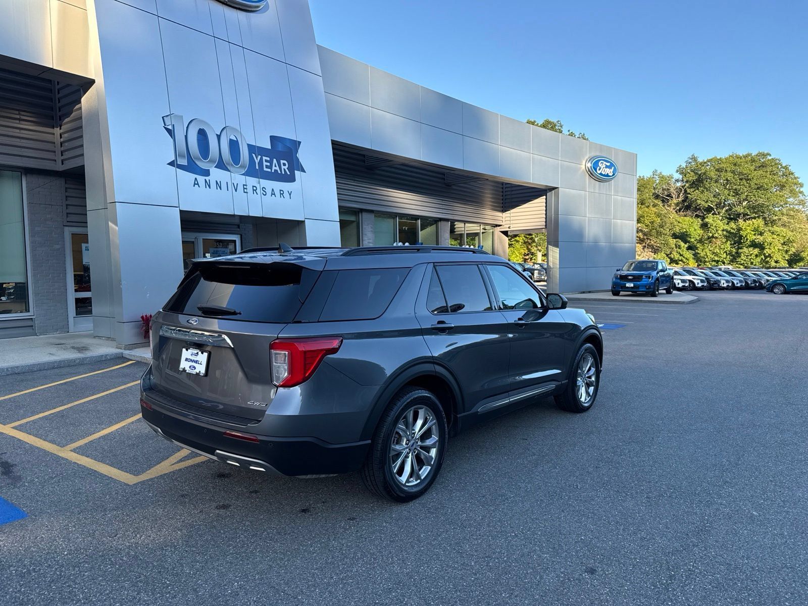Used 2024 Ford Explorer XLT w/ Equipment Group 202A AWD/4WD image 2