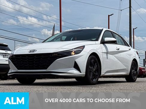 Used 2023 Hyundai Elantra SEL FWD image 2