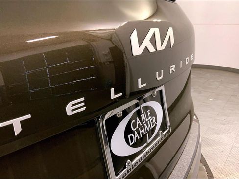 Certified 2025 Kia Telluride SX w/ SX Captain's Chair Package AWD/4WD image 8