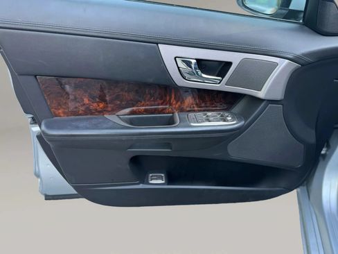 Used 2011 Jaguar XF Premium RWD image 11