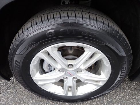 Used 2023 GMC Terrain SLE w/ Driver Convenience Package image 11