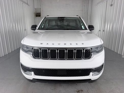 Used 2024 Jeep Wagoneer L 4WD w/ Premium Group I image 2