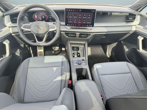 New 2026 Volkswagen Tiguan SE R-Line AWD/4WD image 16